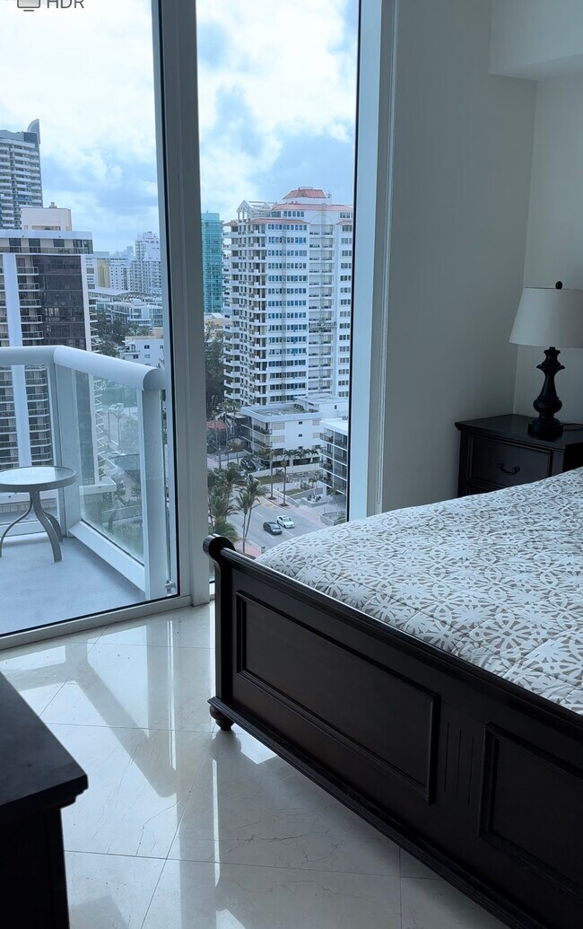 Building Photo - 6515 Collins Ave