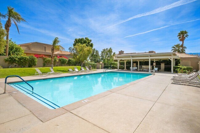 Building Photo - 20 Pebble Beach Dr