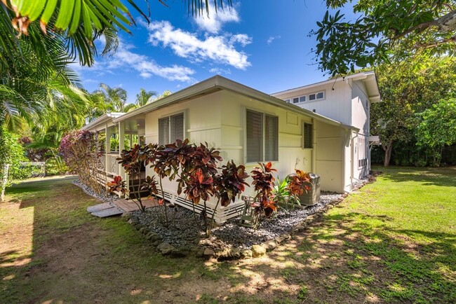 Building Photo - Nohie Lanikai: 4BR Beachside Retreat w/ Pr...