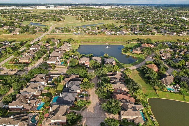 Building Photo - 10206 Pine Flats Dr
