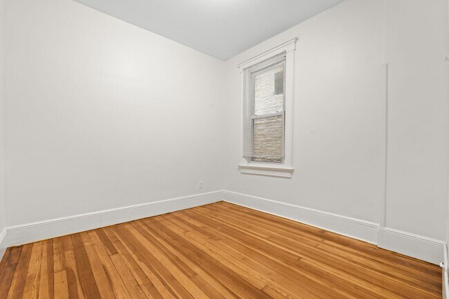 Building Photo - 114 Shippen St
