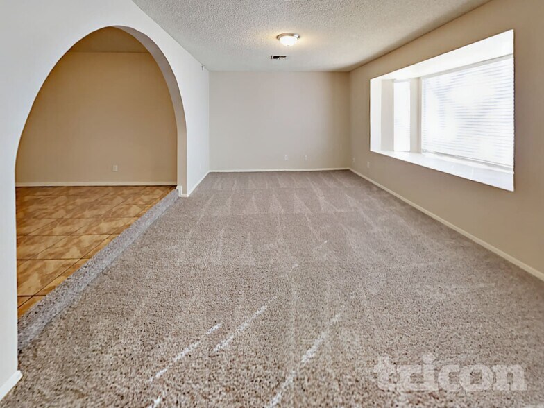 Building Photo - 6908 W Denton Ln