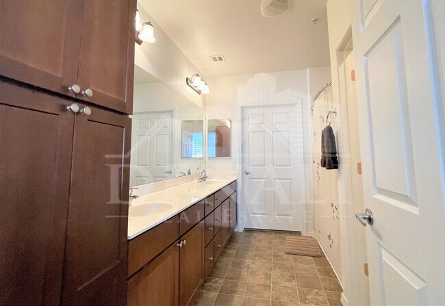 Building Photo - 14575 W Mountain View Blvd