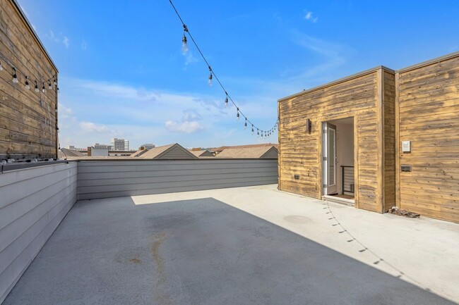 Building Photo - 2711 Kimsey Dr