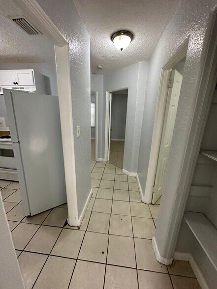 Building Photo - 312 Acosta St