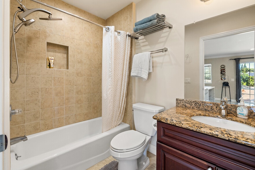 Building Photo - 23018 Oxnard St