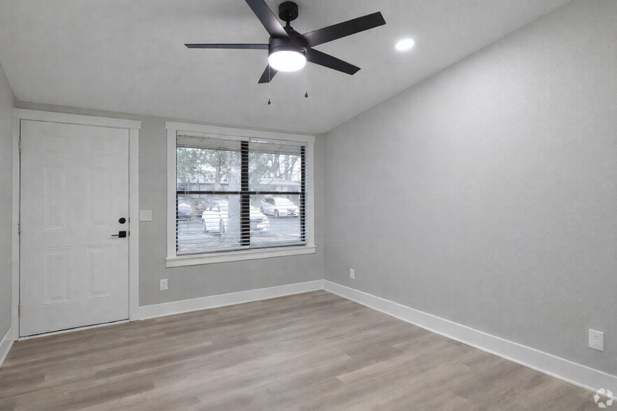 Building Photo - Meadowood Apartments