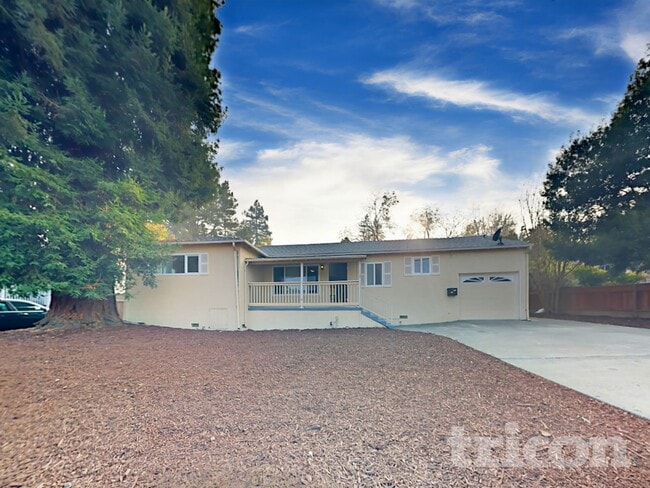 Building Photo - 783 Manor Rd