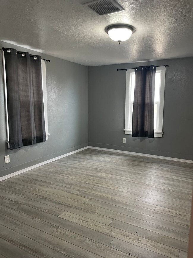 Building Photo - 3 bedroom home