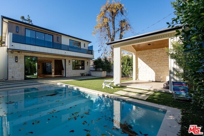 Building Photo - 4708 Noble Ave