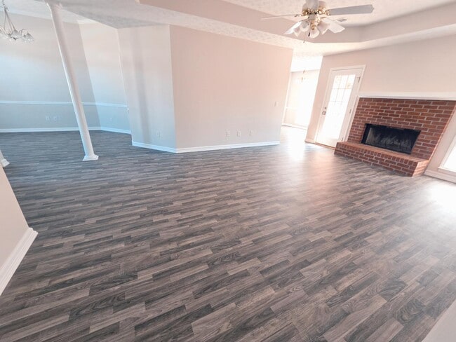 Building Photo - 5016 Stone Park Dr