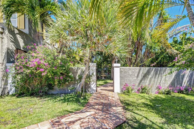 Building Photo - 2800 Broadway