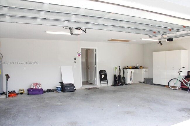 Building Photo - 5231 NW Iredell St