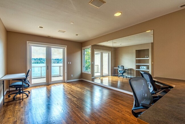 Building Photo - Mercer Island Waterfront Home