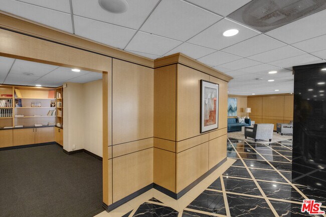 Building Photo - 100 S Doheny Dr