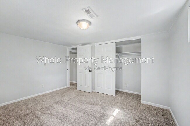 Building Photo - 3404 S Clinton Ct