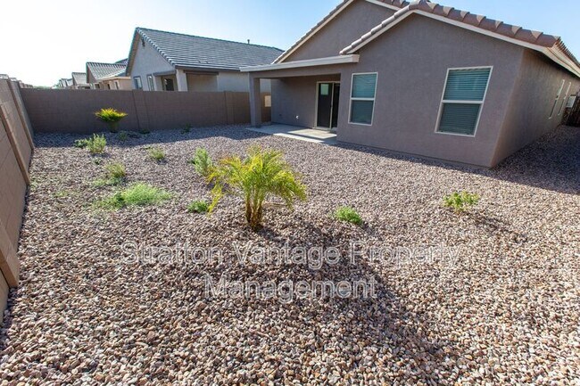 Building Photo - 305 Pinnacle Ridge Dr