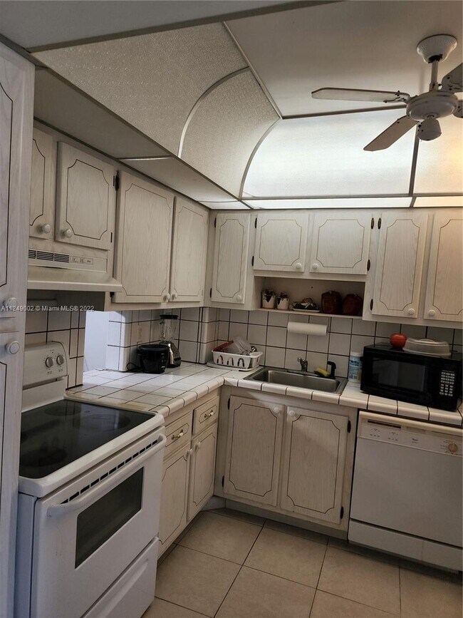 Building Photo - 300 Berkley Rd