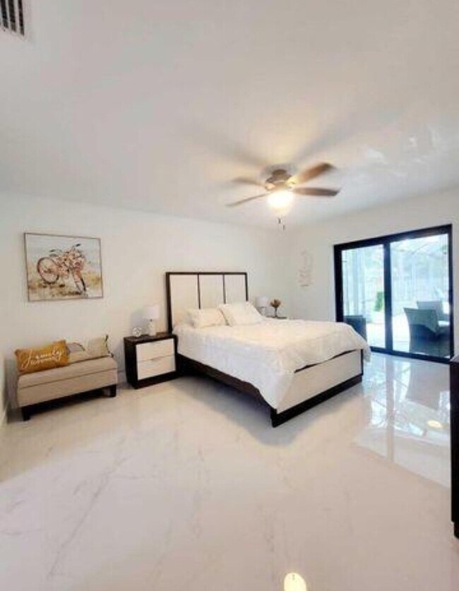 Building Photo - 1697 SW Clover St