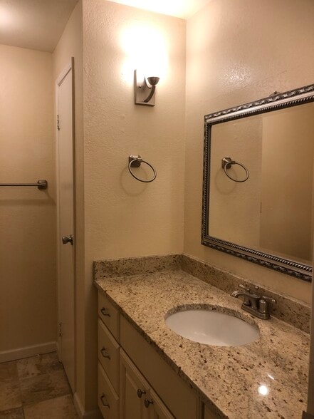 Building Photo - 6479 137th Ave NE