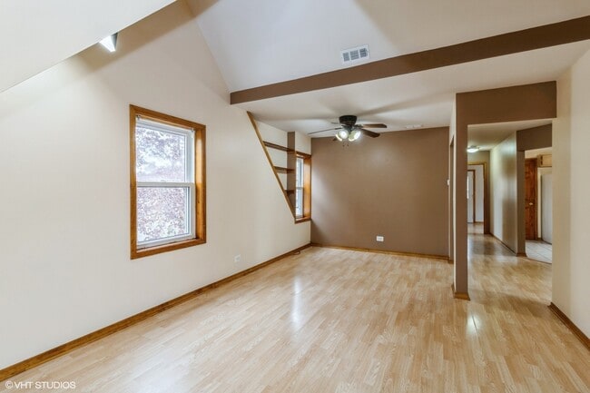 Building Photo - 4979 N Austin Ave