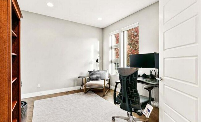 Building Photo - Beautiful 4 bedroom 3 bathroom property in Jefferson Park Denver