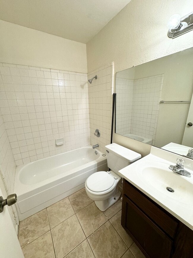 Building Photo - Fantastic 3 Bedroom/2 Bath Single Level Home! Schedule a Showing Today!