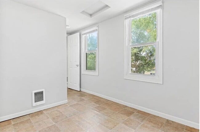Building Photo - 2314 2nd St NE