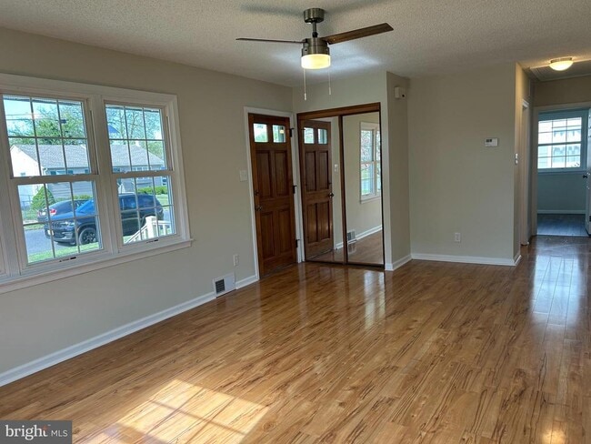 Building Photo - 114 Phillips Ave