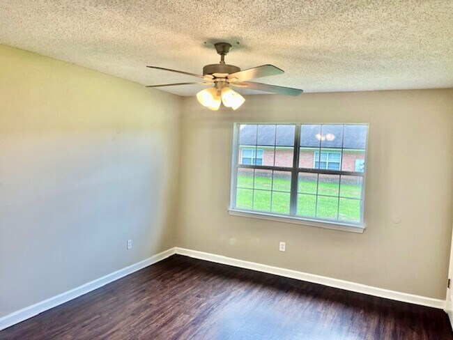 Building Photo - Sandcreek Drive #5 &amp; 7