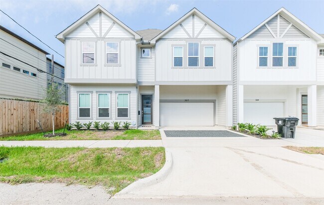 Building Photo - 307 Parker St