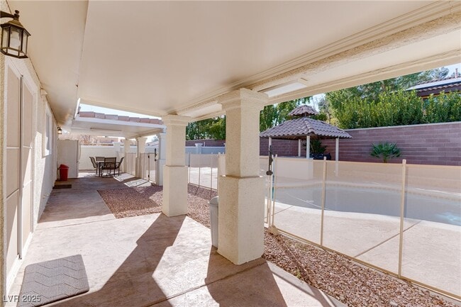 Building Photo - 2121 Rosanna St