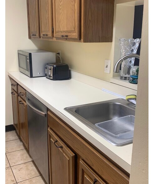 Kitchen - 1012 Ravens Crest Dr