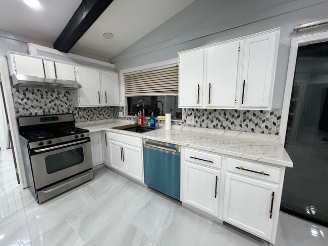 Building Photo - 43309 Westview Dr