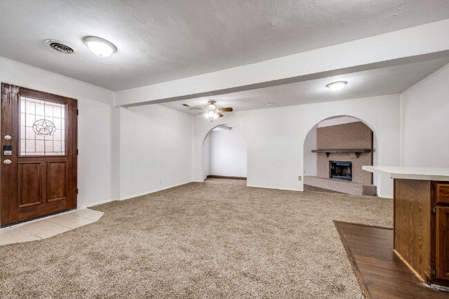 Building Photo - Spacious 4-Bed, 2-Bath Home with Two Living Areas and Huge Shaded Yard – Minutes to UNT/TWU