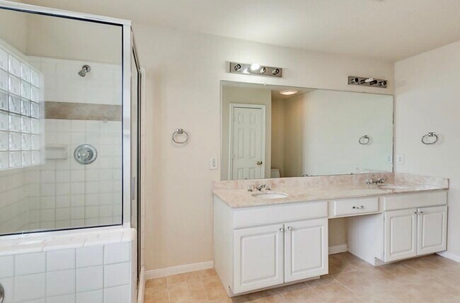 Building Photo - 12565 Piping Rock Dr