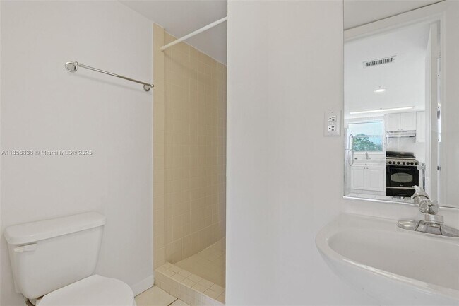 Building Photo - 3052 SW 27th Ave
