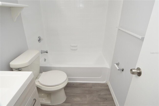 Building Photo - 8635 Mallard Reserve Dr