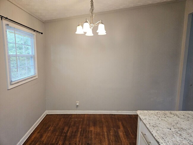 Building Photo - Renovated Marietta Bungalow