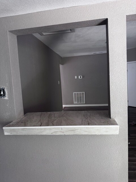 Building Photo - 2312 Ross Ave