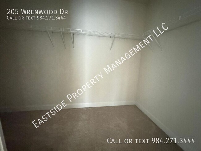 Building Photo - 205 Wrenwood Dr