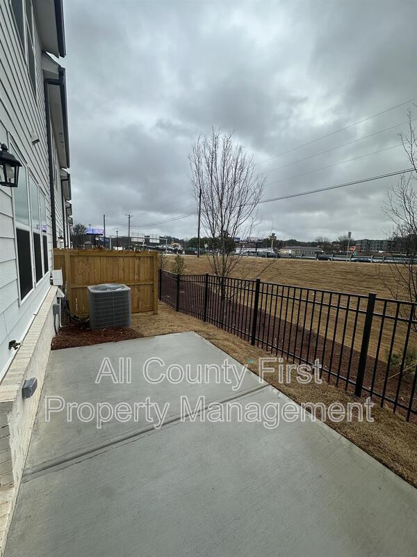 Building Photo - 2555 Adventure Wy