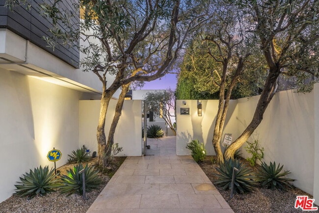 Building Photo - 24146 Malibu Rd