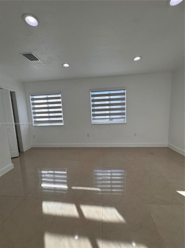 Building Photo - 20521 SW 125th Ave