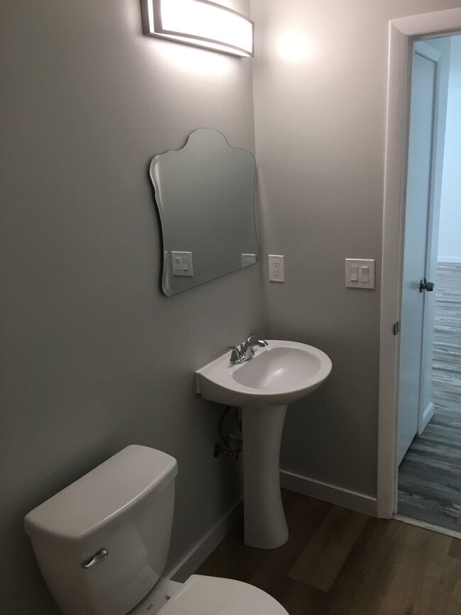 Building Photo - Vero Beach 2 Bedroom 1 Bath