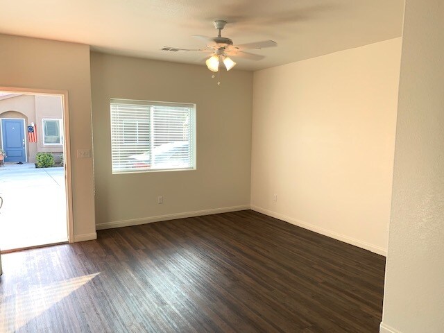 Building Photo - 3223 Park Meadows Dr
