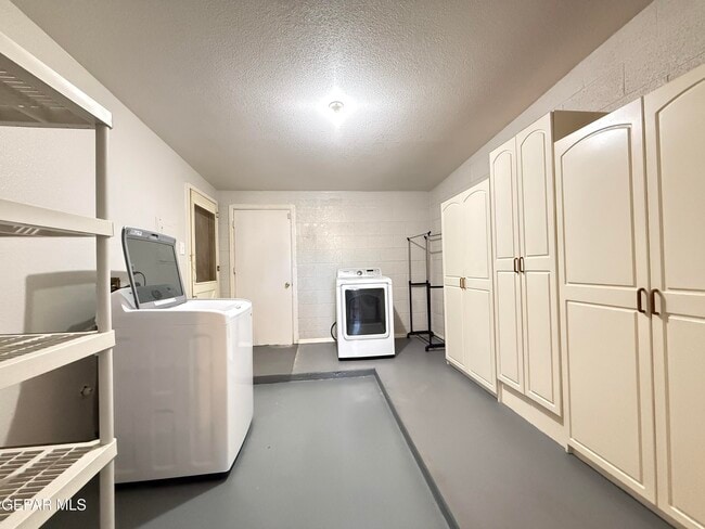 Building Photo - 10180 Saigon Dr