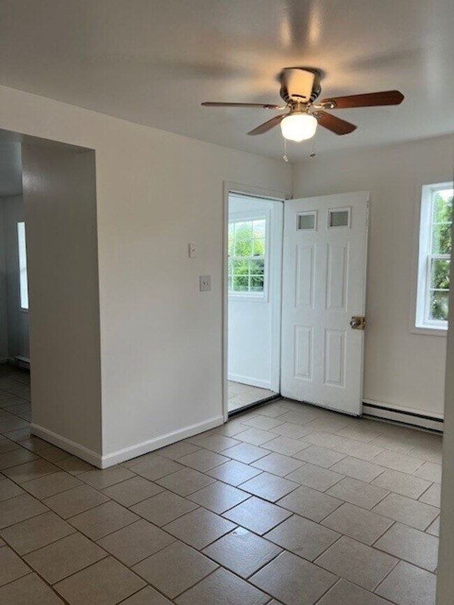 Building Photo - 18 Water St