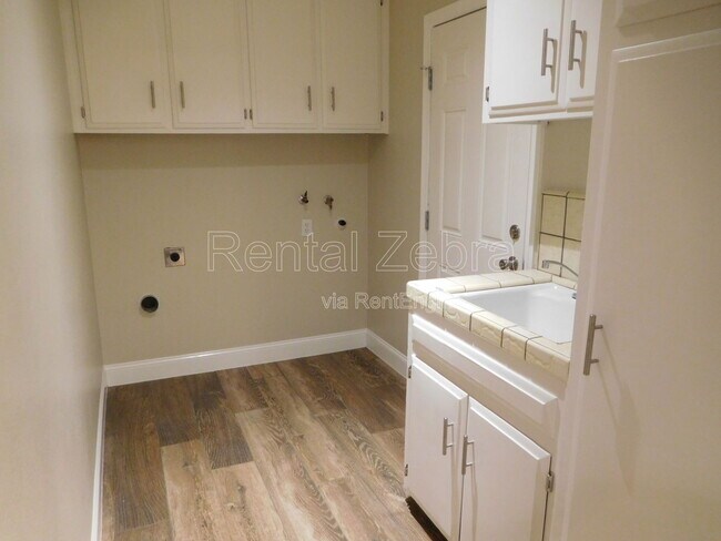 Building Photo - 2877 El Camino Real