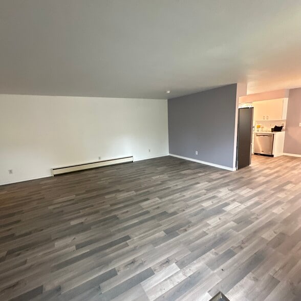 Building Photo - 21326 Main St NE